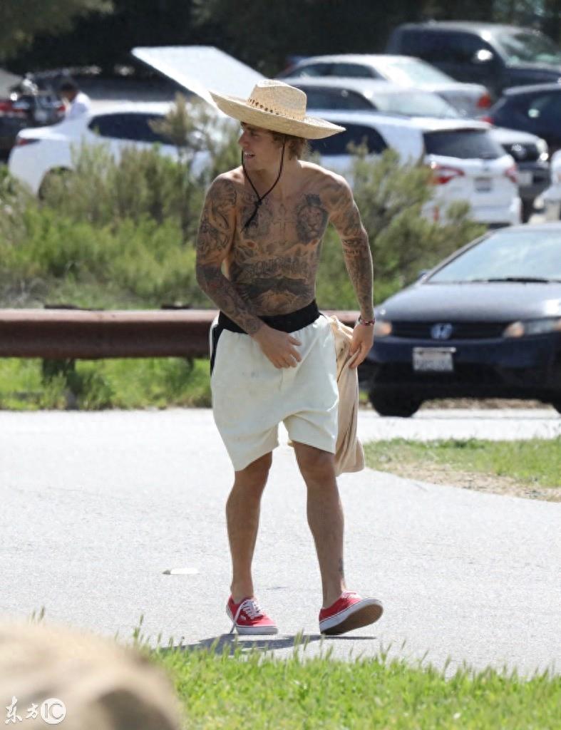 360度欣赏一下贾斯汀比伯花100小时的纹身,网友称发现了很多秘密