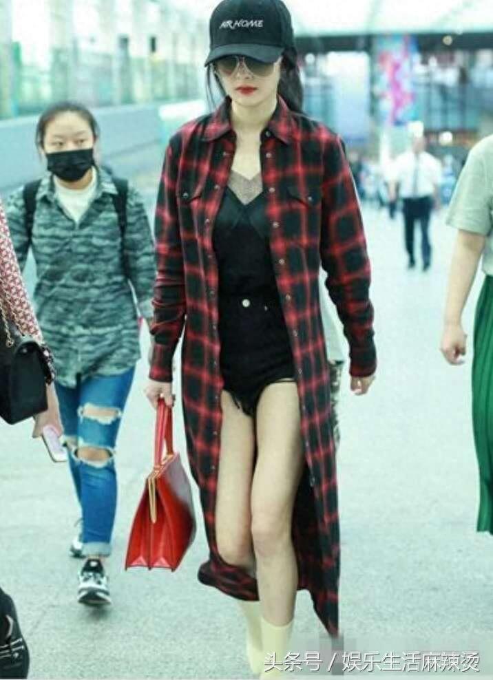 时尚达人杨幂又穿三角裤现身机场,逆天大长腿太抢眼了