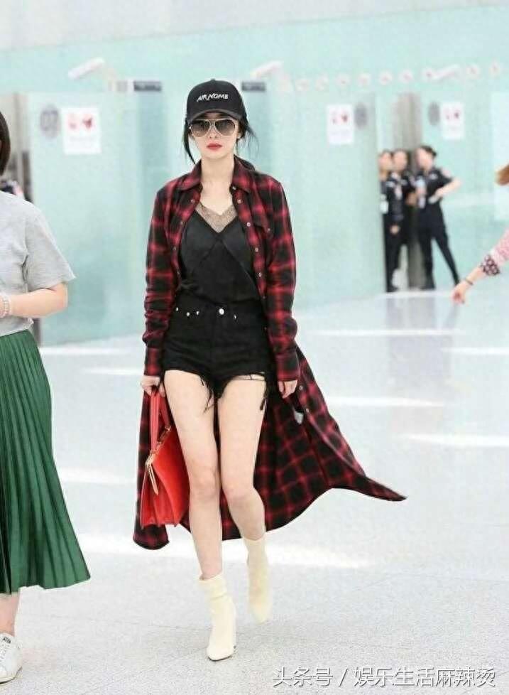 时尚达人杨幂又穿三角裤现身机场,逆天大长腿太抢眼了