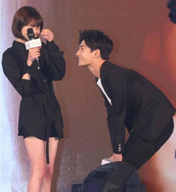 直接:杨洋与郑爽的“真实”合影照,最后一张是亮点