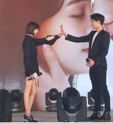 直接:杨洋与郑爽的“真实”合影照,最后一张是亮点