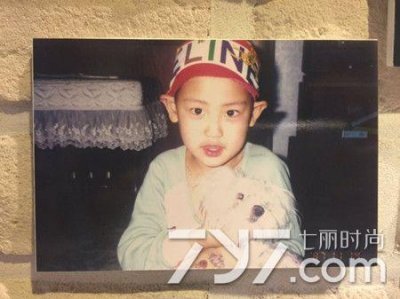 ​朴灿烈童年旧照曝光 可爱呆萌潮范儿十足