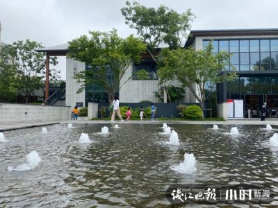 ​图书馆开影院，机器人送书送餐，超萌儿童区2万新童书，手工点赞这家老城图书