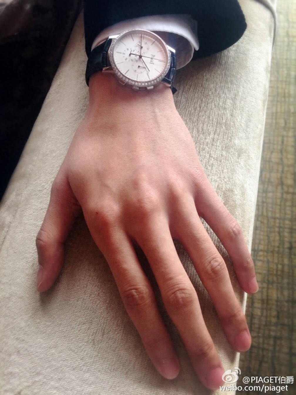 王凯的手有多好看我不知道，反正是流着鼻血传完这些图的，最后一张太撩人！