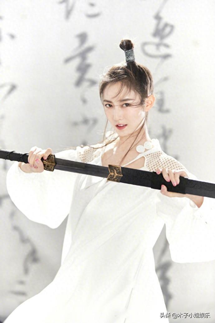 新版赵敏陈钰琪古风写真上线,是你的菜吗?