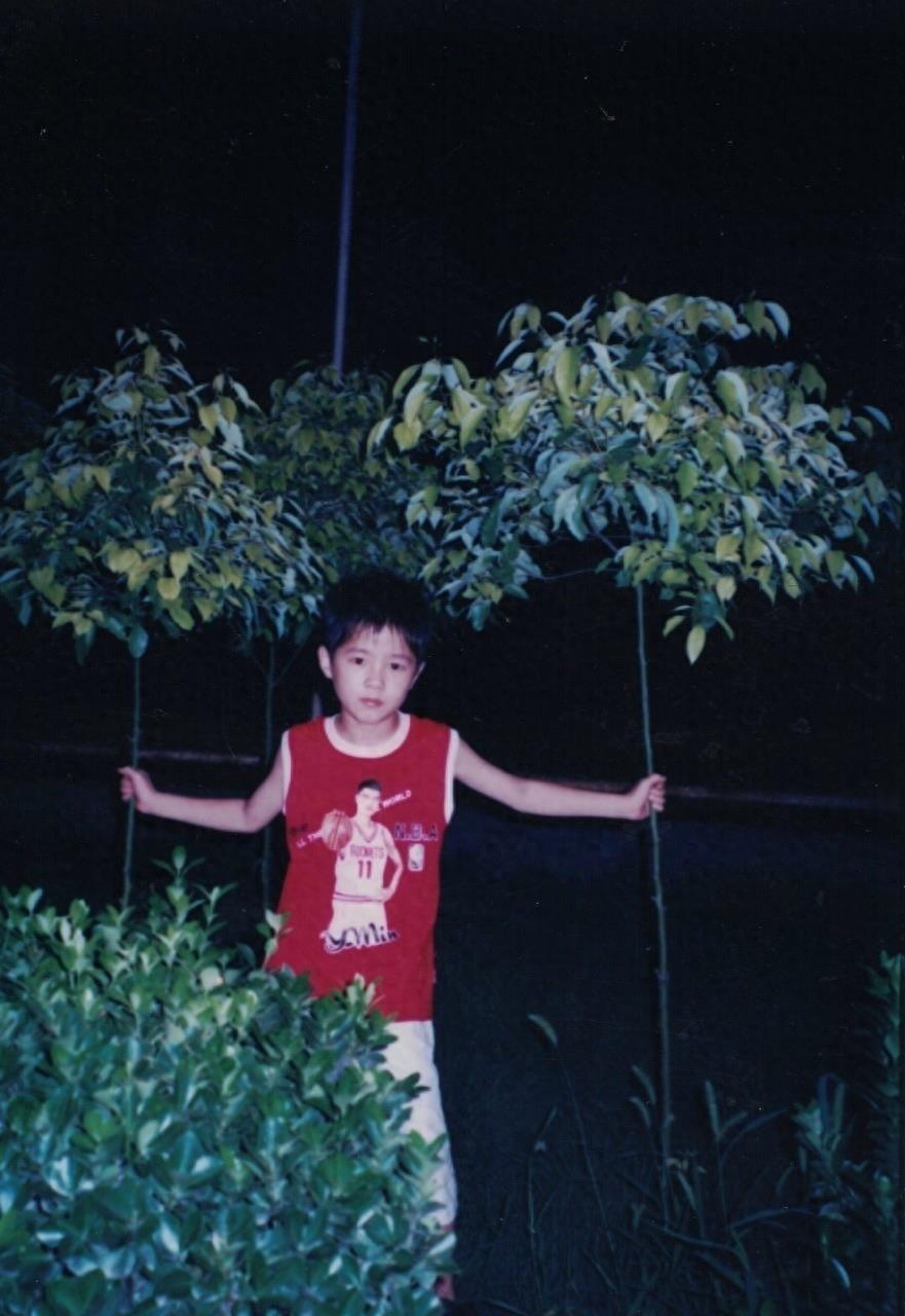 刘昊然童年照曝光,网友:样子呆萌,真的从小帅到大