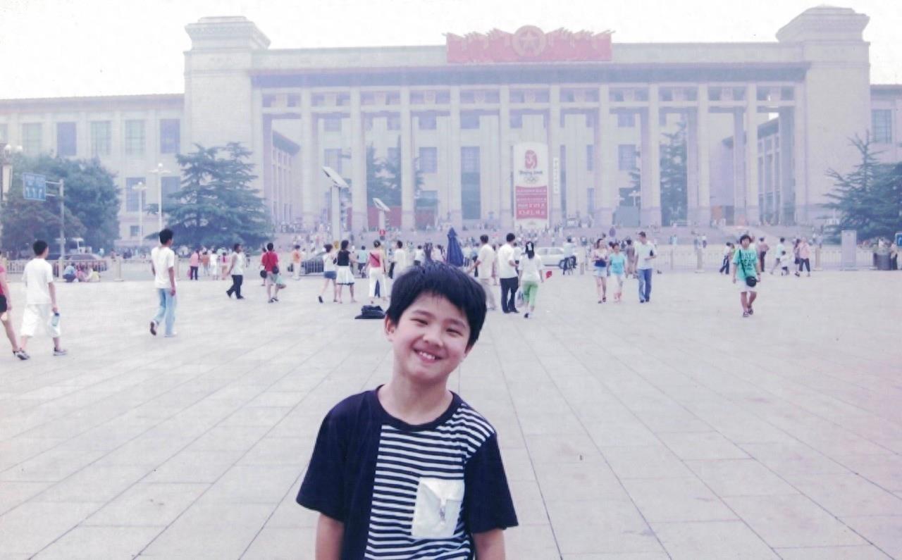 刘昊然童年照曝光,网友:样子呆萌,真的从小帅到大