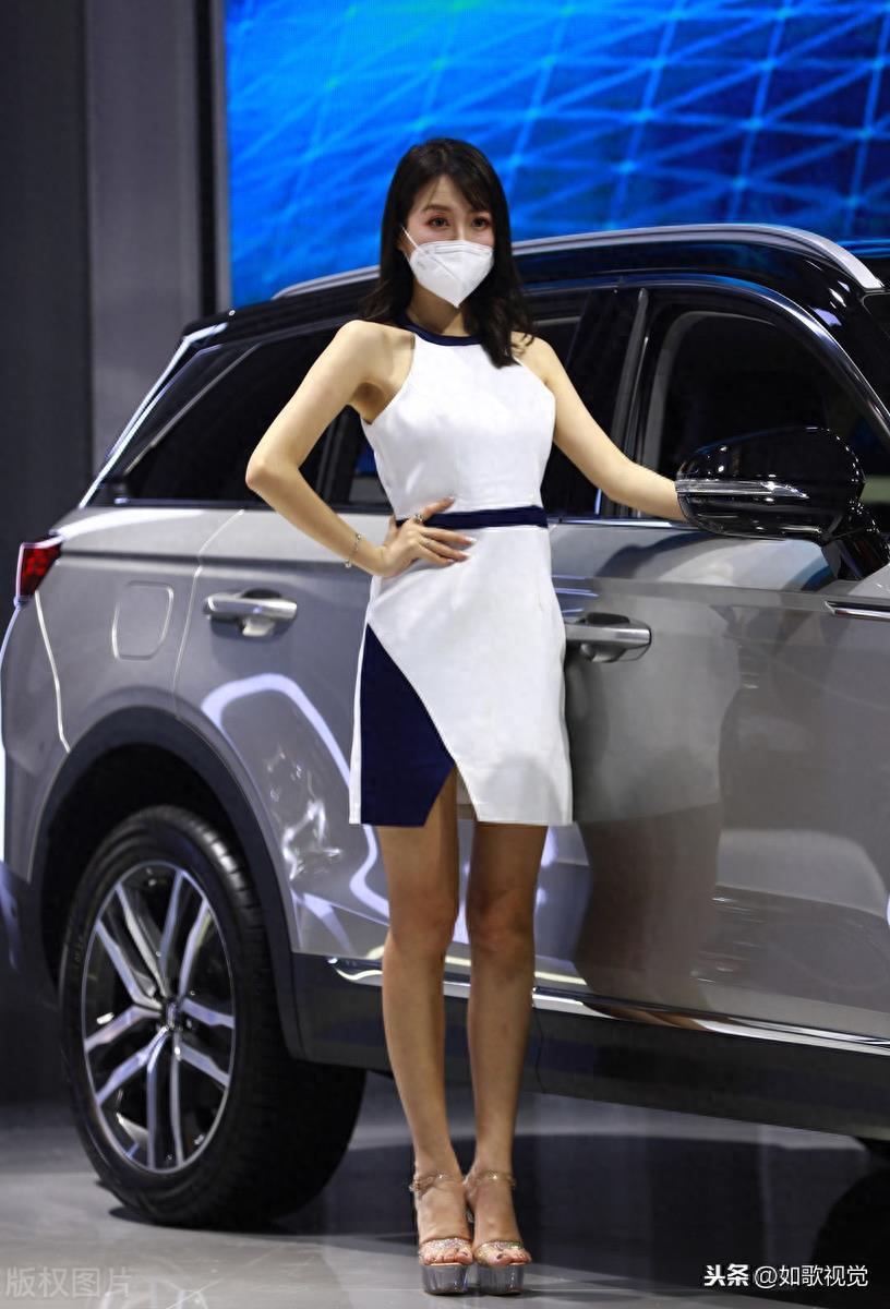 美女车模亮相车展，千娇百媚争奇斗艳，一举一动性感优雅风情万种