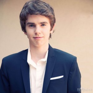 ​集演技与颜值于一身的美少年-Freddie Highmore