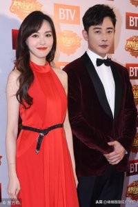 ​晋嫣夫妇从跨年晚会撒糖一直撒到北京卫视春晚，粉丝们：太甜了！