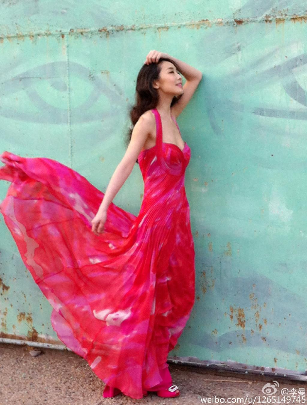 李曼,《满城尽带黄金甲》里的小婵,戏外的她穿衣搭配起来好漂亮