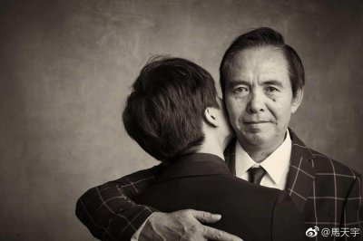 ​马天宇首次曝光全家福，引来网友数十万网友点赞