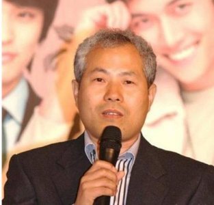 ​他承包了90后的童年韩剧记忆，59岁遭遇车祸去世，众多网友缅怀他