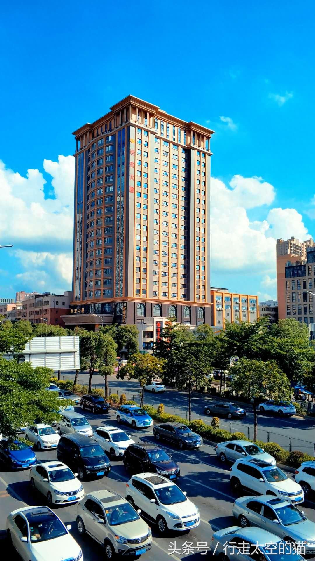 深圳地铁南联站，带领我们领略着深圳这座大都市的发展