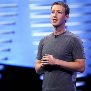 ​Facebook创始人扎克伯格身价缩水近300亿，在内部会议上情绪激动