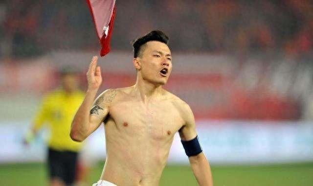 看了图片你就知道国足为啥叫“白斩鸡”，新老国足的差别太大了