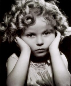 ​秀兰·邓波儿：这一组一定没看过的照片，令你开始追忆