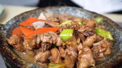 ​热门网红菜石锅鸡肉做法，鸡肉这样做比黄焖鸡还好吃，美味可口