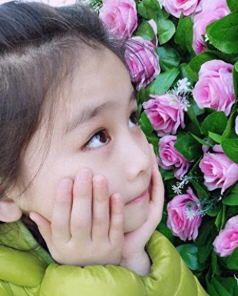 她是因为遇见你里的小乐童,王亭文今年8岁家庭背景与赵丽颖相似