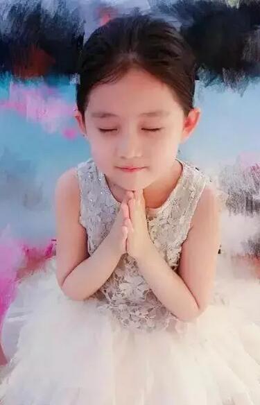 她是因为遇见你里的小乐童,王亭文今年8岁家庭背景与赵丽颖相似