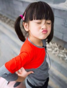 ​12岁森碟长大啦！黑发如瀑大长腿抢镜，元气活力似偶像剧女主