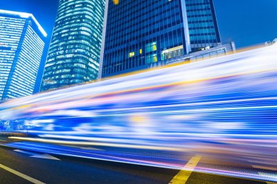 ​光速飞行能在未来被实现吗？人类或许已经找到了答案