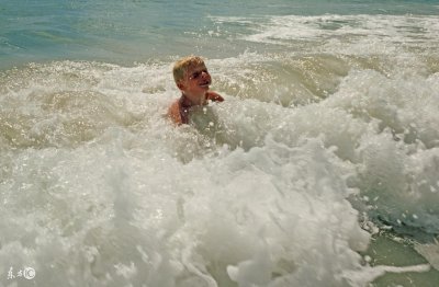 ​当遇到母亲和妻子掉进水里，该如何机智回答？