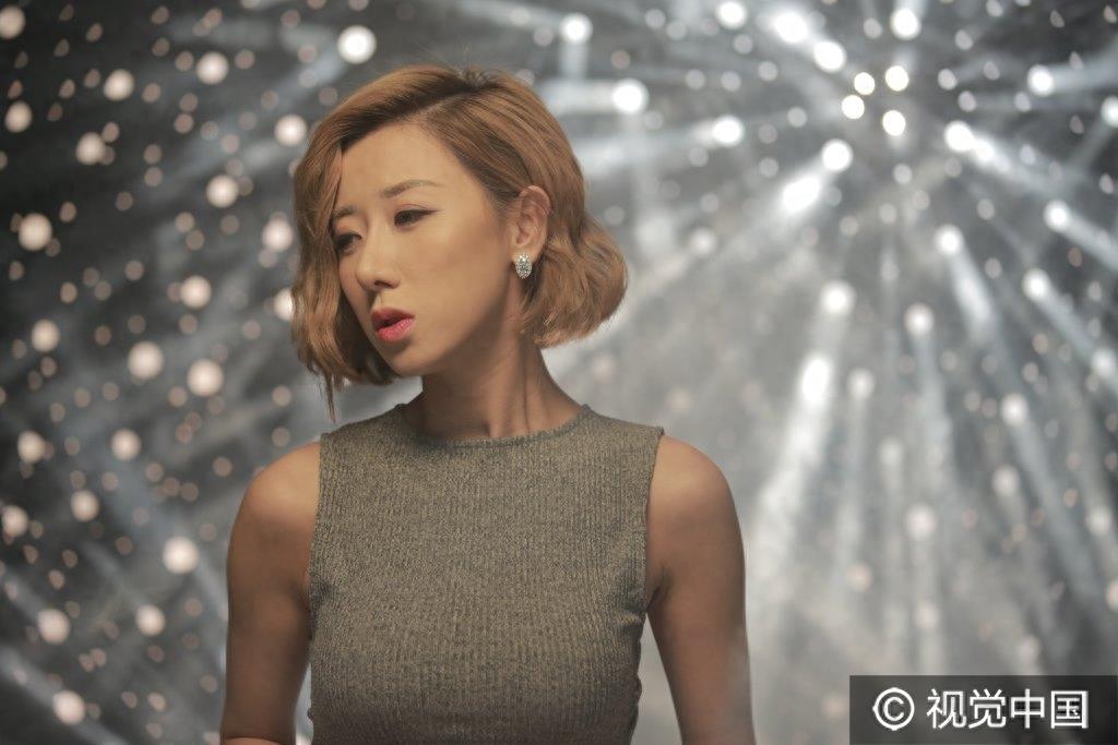 泳儿MV挑战空中瑜珈变飞女 苦练高难度动作完成“壮举”