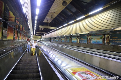 每台每小时能运输1.35万人，重庆这亚洲第二长电梯不简单