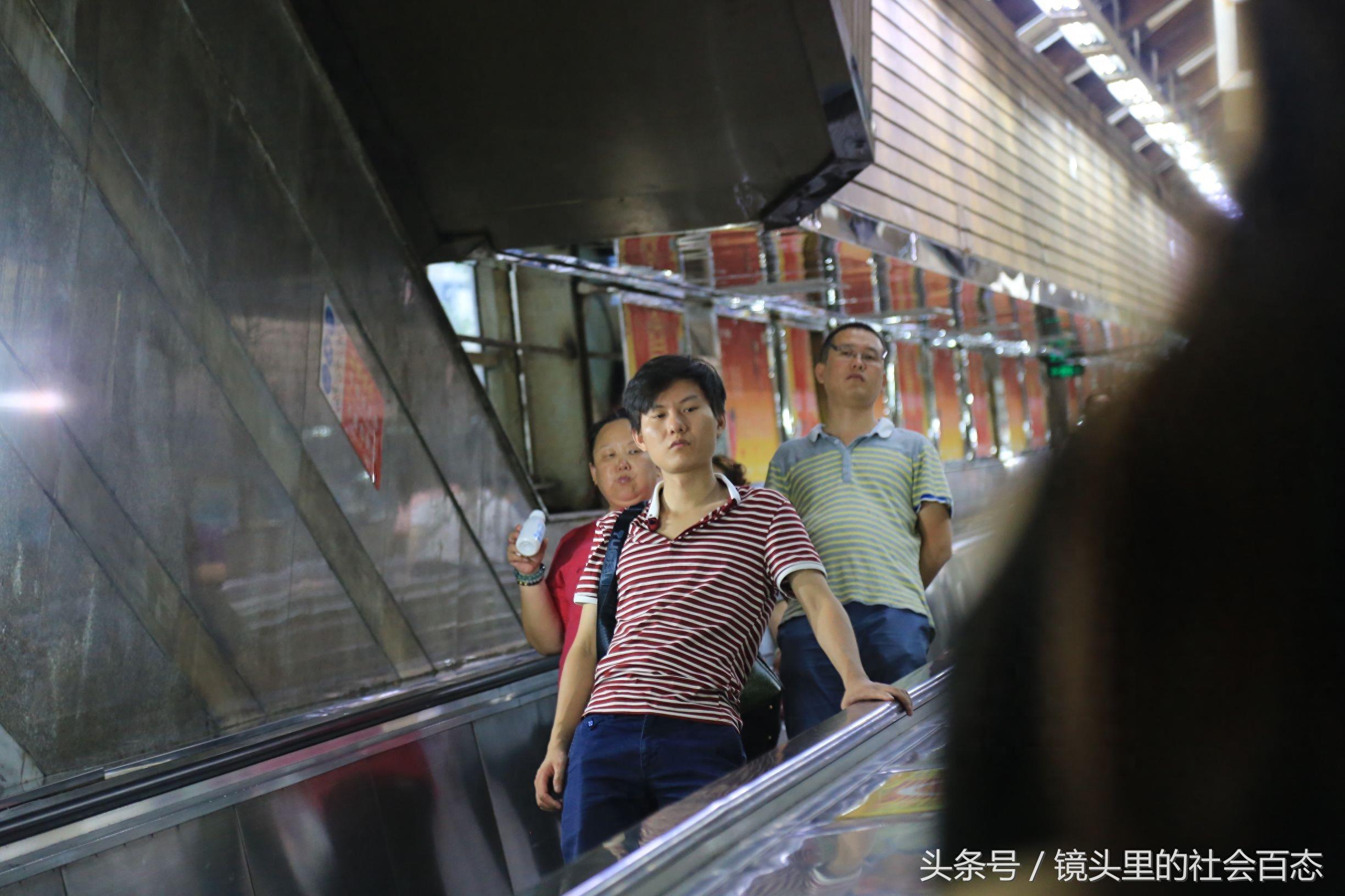 每台每小时能运输1.35万人，重庆这亚洲第二长电梯不简单