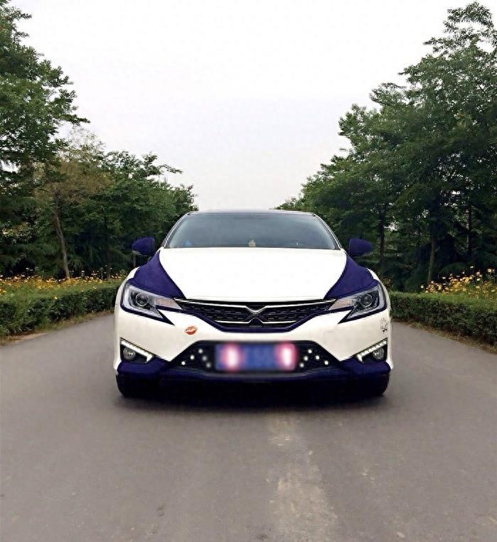丰田锐志改装案例，选对车贴，还你一辆有型、有态度的轿车！