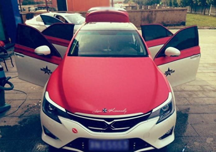 丰田锐志改装案例，选对车贴，还你一辆有型、有态度的轿车！