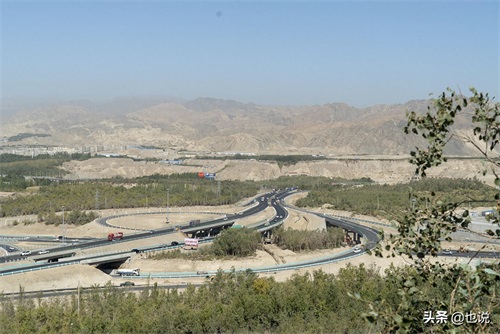 探秘库尔勒龙山公园，十八年植树十万亩，从不毛之地到绿地公园