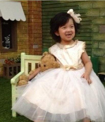 牛莉的女儿瑶瑶罕见曝光，没有遗传了妈妈的颜值。都随她爸了！