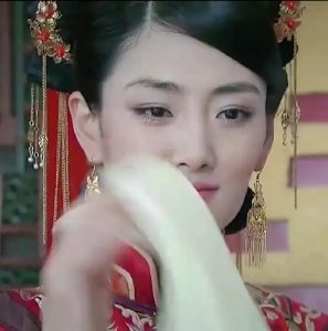 ​“那图鲁第一次打格格，事后格格看见他抽大麻，便失去了格格”