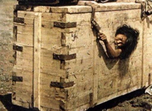 清末刑罚照片：图2半空扎马步，图5女犯痛苦万分