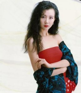 ​萧美人的放荡情史，五十三岁孤身一人，却活出了多少人羡慕的样子