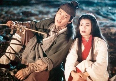 ​54岁梁佩玲曾与舞王杰克逊同游，后遭车祸需脸上钻孔，今罕见现身