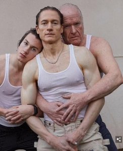 ​45岁美国亿万富翁为长生不老拼尽全力，连隐秘部位也戴上了监测器