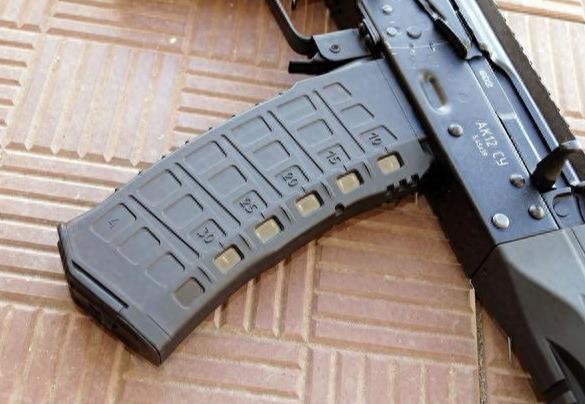 俄罗斯AK-12步枪，露面7年了，终于开始装备了