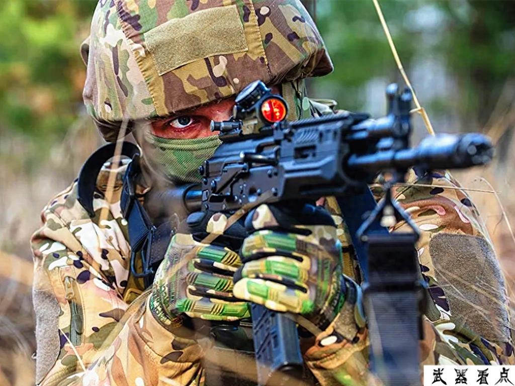 俄罗斯AK-12步枪，露面7年了，终于开始装备了