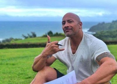 ​还记得《蝎子王》的胡凯莉吗？性感华裔打星，风韵犹存52岁仍单身