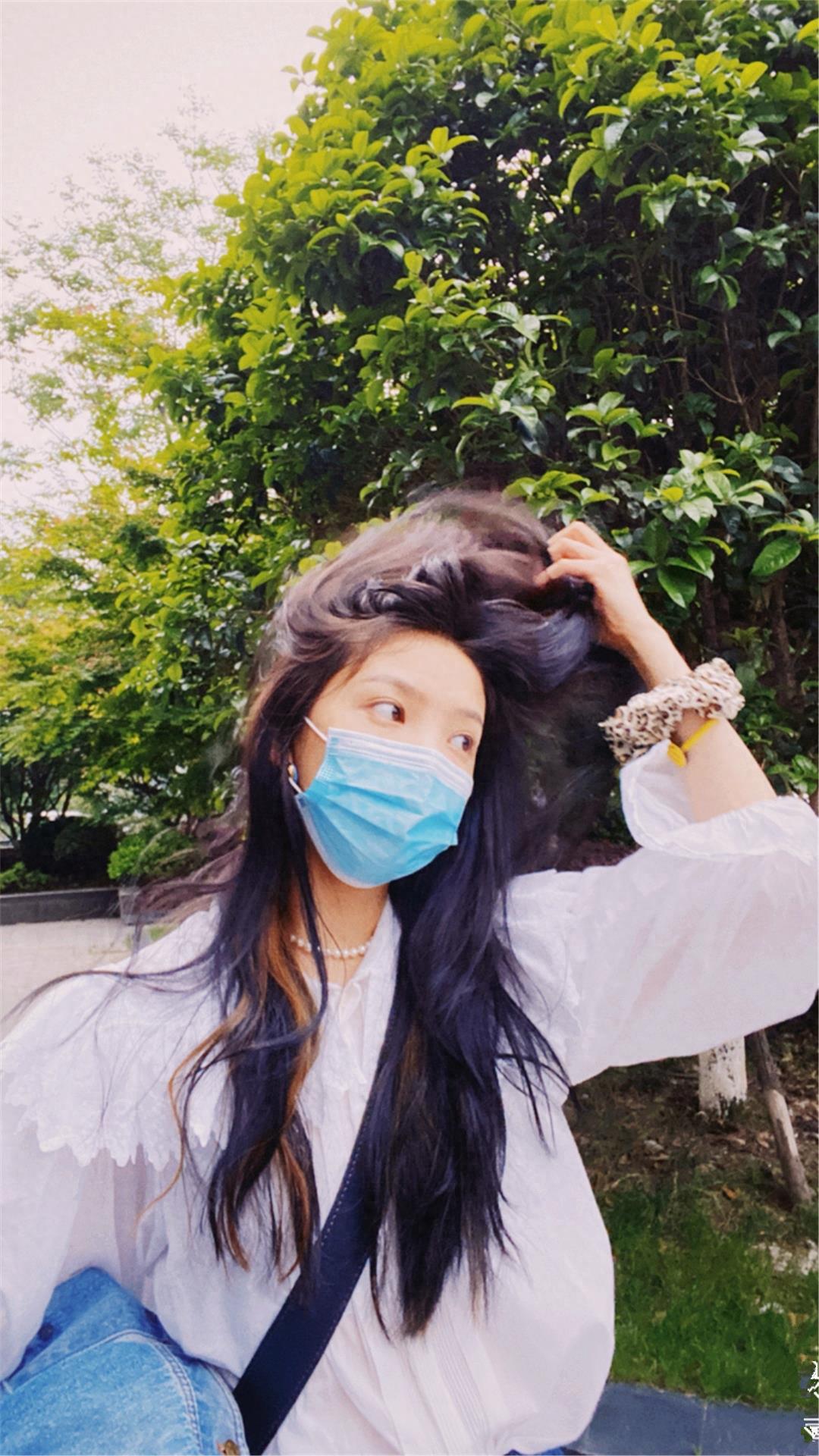 章若楠全新壁纸图片，甜笑可人，小仙女压马路来了