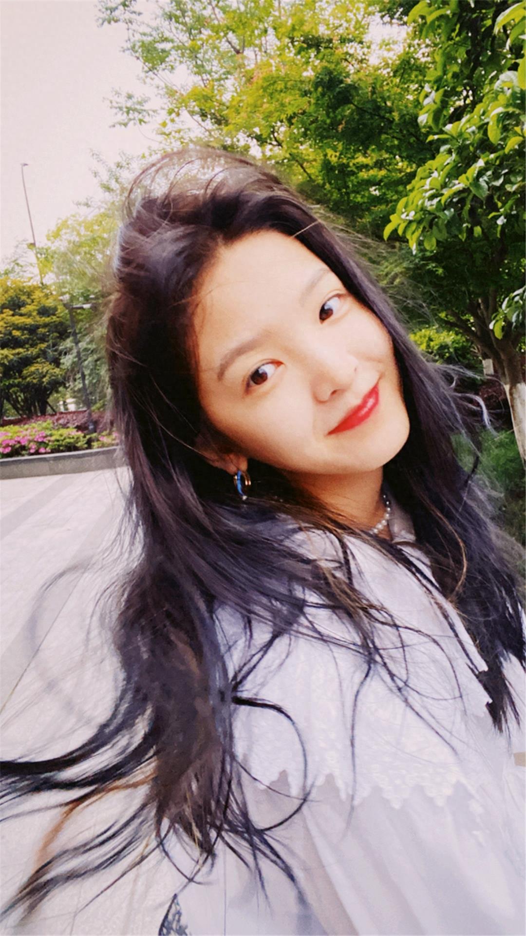 章若楠全新壁纸图片，甜笑可人，小仙女压马路来了