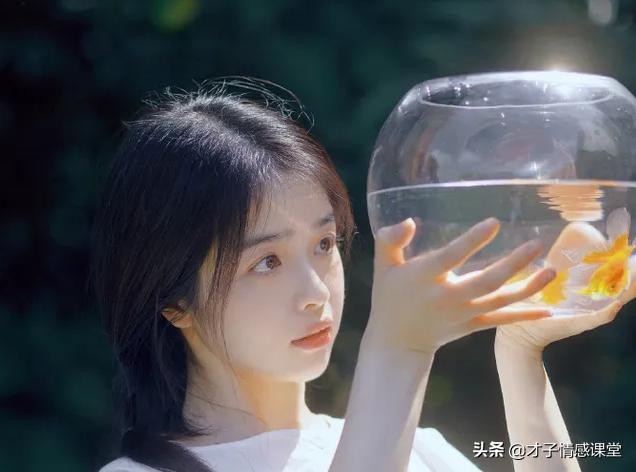 老公出轨聪明老婆应该怎么做（老公外遇出轨了聪明的妻子该怎么做）