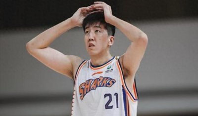 ​昔日CBA年薪300万的大中锋，如今却在小县城打野球！