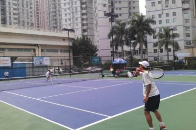 ​打网球要注意什么 打网球要戴护腕吗