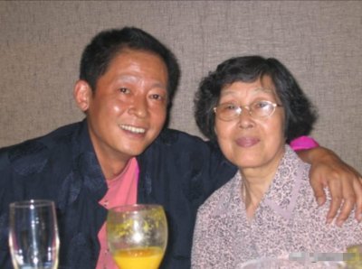 ​王志文：13岁父亲离世，妈妈守寡43年，他用爱撑起妈妈的晚年