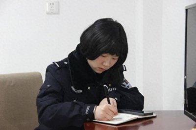 ​“00后”女警被审讯对象气到捶墙 网友：有时候警察也挺想报警的