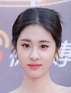 ​“被包养”“不雅视频”全是假！张碧晨8年维权路：谣言与真相